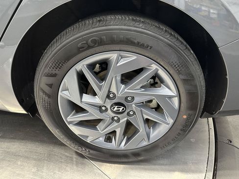 Certified 2025 Hyundai Elantra Hybrid FWD image 10