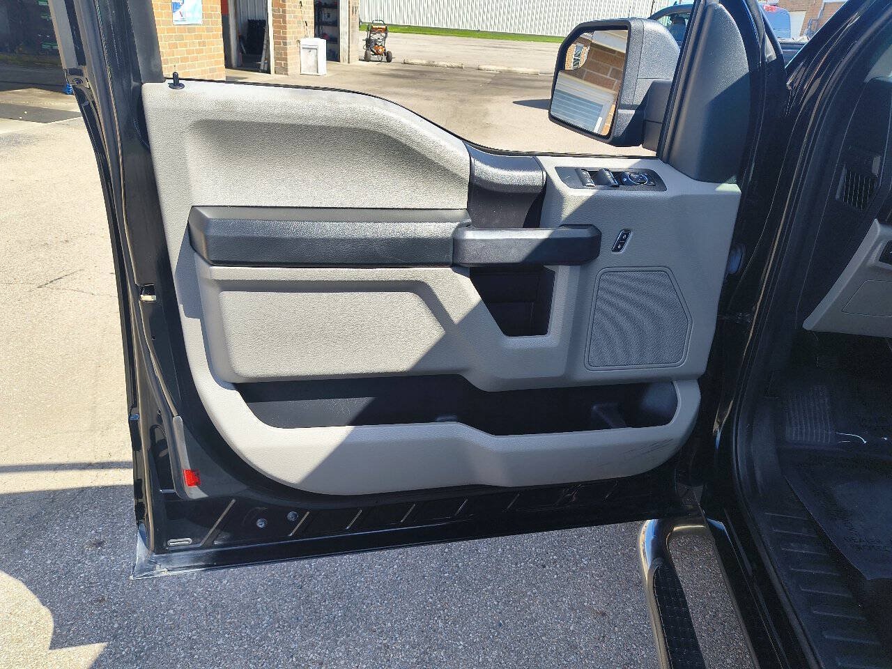 Used 2017 Ford F150 XL w/ Equipment Group 101A Mid AWD/4WD image 16