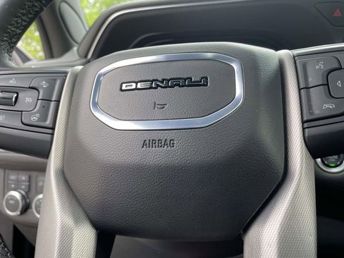 Used 2024 GMC Yukon XL Denali AWD/4WD image 27