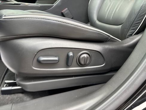 Used 2024 Buick Encore GX Avenir image 37