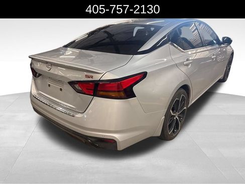 Used 2023 Nissan Altima 2.5 SR w/ SR Premium Package FWD image 3