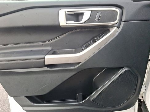 Used 2023 Ford Explorer XLT w/ Equipment Group 202A image 10