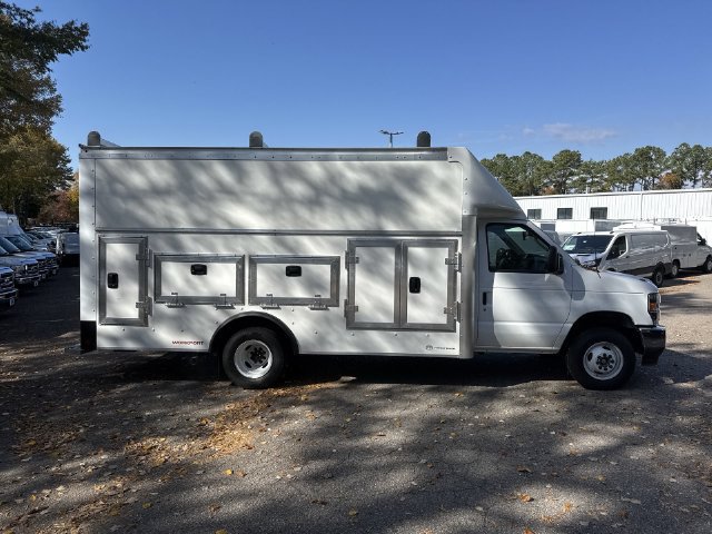 New 2026 Ford E-450 and Econoline 450 Super Duty w/ Power Equipment Group RWD image 9
