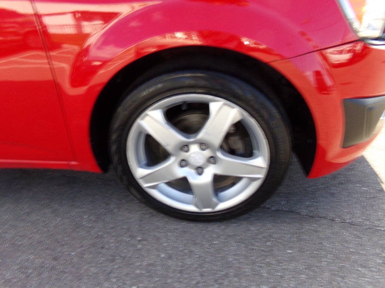 Used 2015 Chevrolet Sonic LTZ FWD image 30