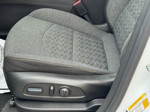 Used 2023 Chevrolet Equinox LT w/ Driver Convenience Package image 27