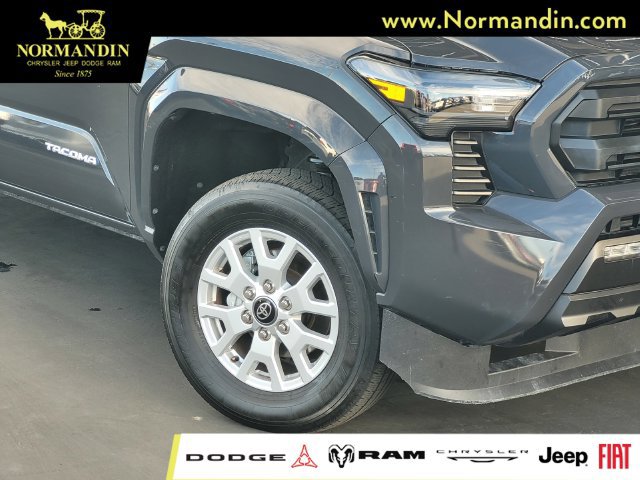 Used 2025 Toyota Tacoma SR5 AWD/4WD image 5