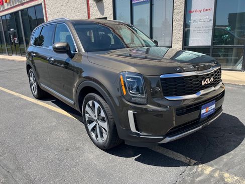 Used 2022 Kia Telluride S AWD/4WD image 1