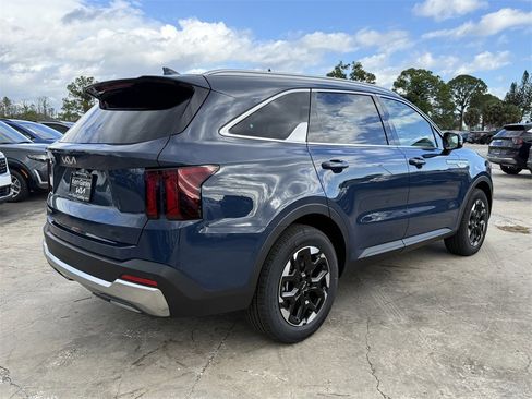 New 2026 Kia Sorento S w/ S Panoramic Sunroof Package image 4