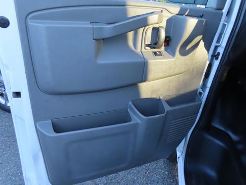 Used 2019 Chevrolet Express 3500 w/ Driver Convenience Package image 13