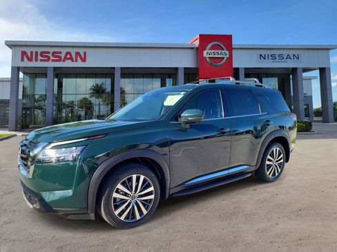 Used 2022 Nissan Pathfinder Platinum w/ Lighting Package (N93) image 8