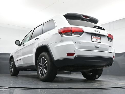 Used 2020 Jeep Grand Cherokee Limited w/ Premium Lighting Group AWD/4WD image 32
