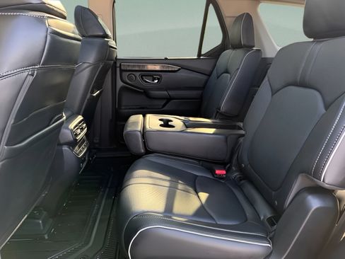 Used 2024 Honda Pilot Elite image 25