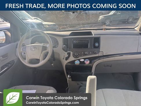 Used 2011 Toyota Sienna image 11