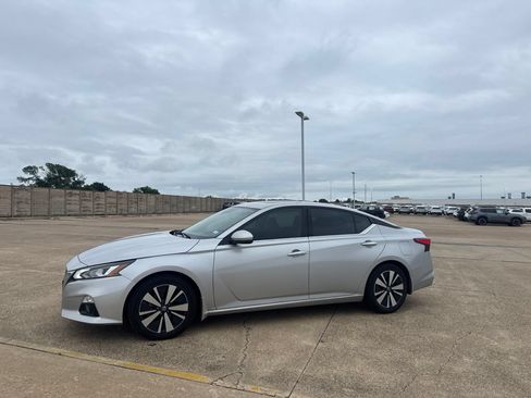 Certified 2022 Nissan Altima 2.5 SL FWD image 11