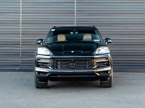 Certified 2025 Porsche Cayenne image 11