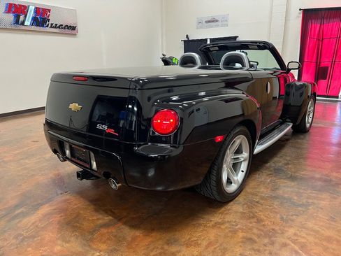 Used 2004 Chevrolet SSR w/ Preferred Equipment Group image 9