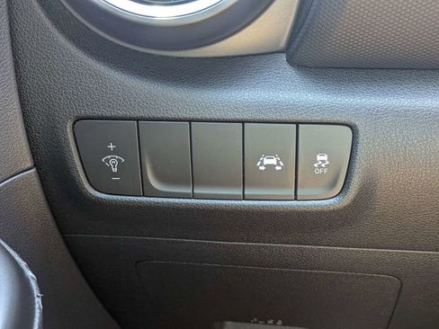 Used 2019 Hyundai Kona SE FWD image 22