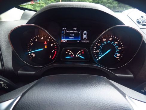 Used 2016 Ford Escape SE FWD image 9