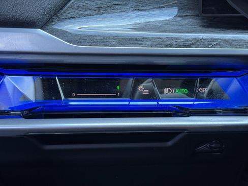 Used 2023 BMW 740i RWD image 18