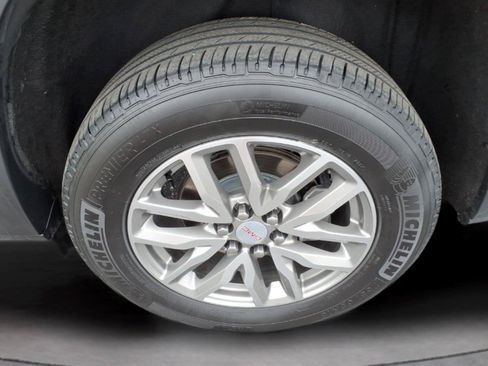 Used 2023 GMC Acadia SLT AWD/4WD image 10