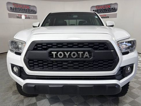 Used 2020 Toyota Tacoma TRD Off-Road w/ Technology Package image 8