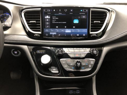 Certified 2024 Chrysler Pacifica Limited w/ S Appearance Package FWD image 24