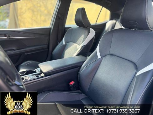 Used 2025 Toyota Camry SE FWD image 13