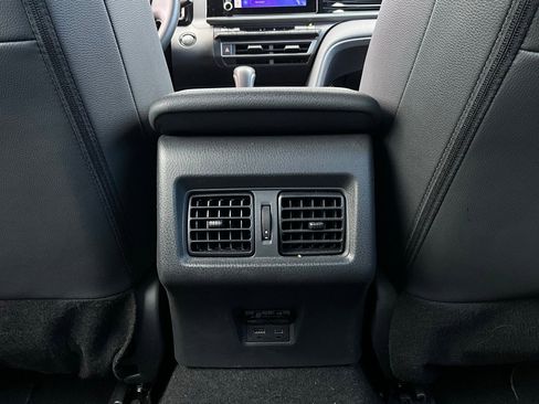 Used 2025 Toyota Camry SE image 13