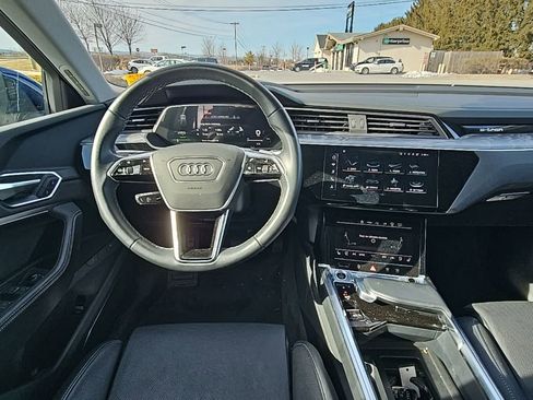 Used 2022 Audi e-tron Prestige w/ Prestige Package image 2