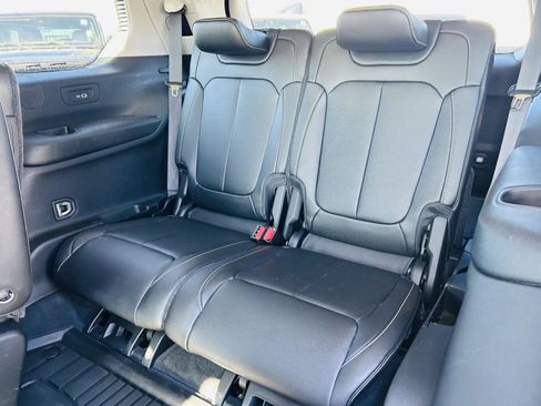 Used 2023 Jeep Grand Cherokee L Limited w/ Black Appearance Package image 30