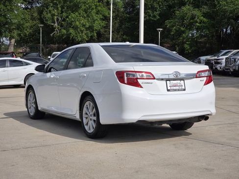 Used 2014 Toyota Camry XLE w/ Leather Package image 3