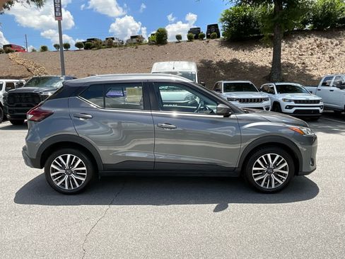 Used 2024 Nissan Kicks SV FWD image 6