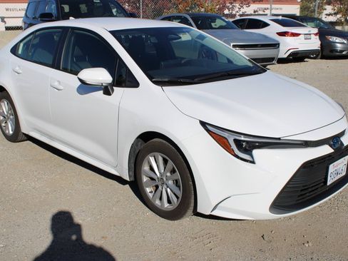 Used 2025 Toyota Corolla Hybrid Sedan image 3
