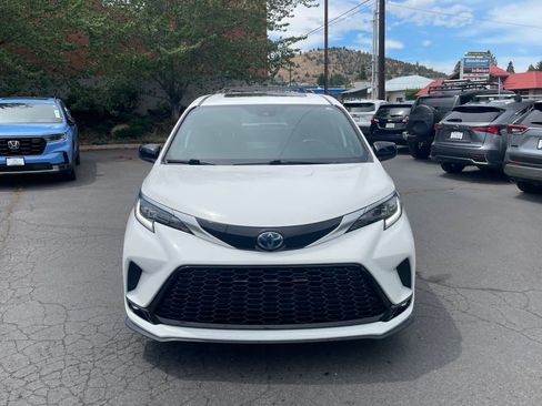 Used 2023 Toyota Sienna XSE w/ XSE Plus Package AWD/4WD image 8