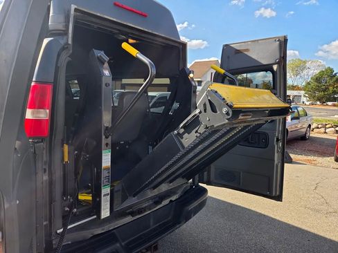 Used 2011 Chevrolet Express 3500 LS image 24