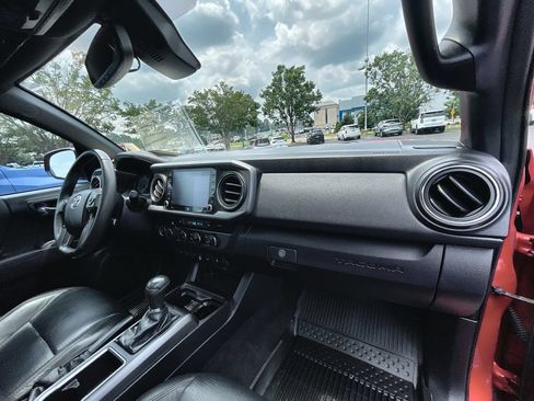 Used 2021 Toyota Tacoma TRD Off-Road w/ TRD Premium Off Road Package AWD/4WD image 28