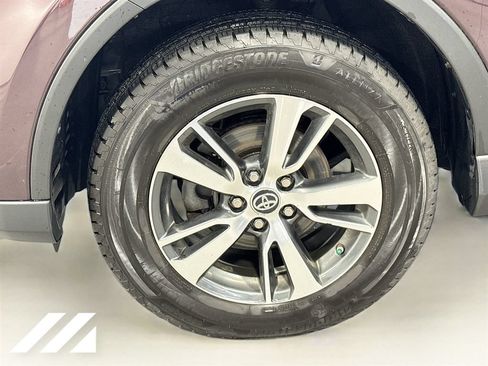 Used 2017 Toyota RAV4 XLE AWD/4WD image 32