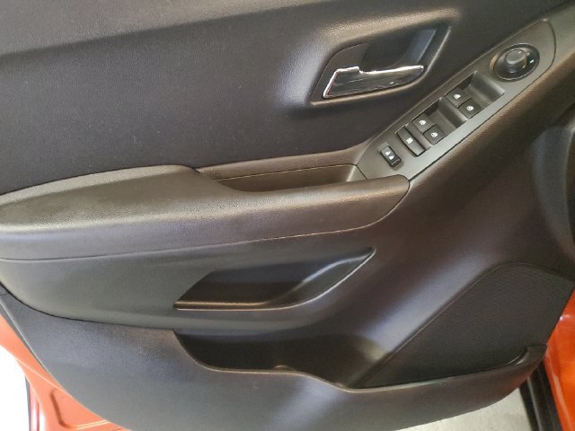 Used 2015 Chevrolet Trax LT w/ LT Plus Package AWD/4WD image 12