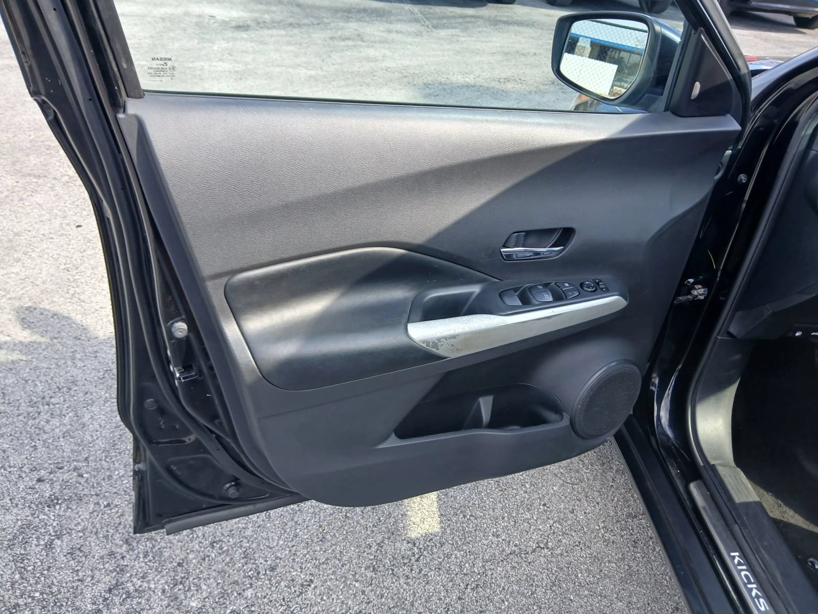 Used 2020 Nissan Kicks SR w/ SR Premium Package FWD image 12