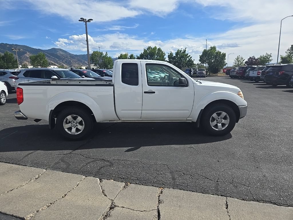 Used 2009 Nissan Frontier SE w/ SE Value Truck Pkg AWD/4WD image 4