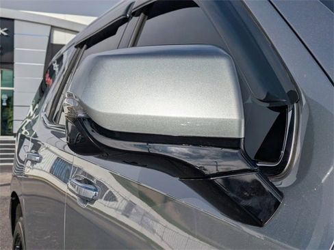 Used 2024 GMC Yukon SLT w/ SLT Luxury Package image 14