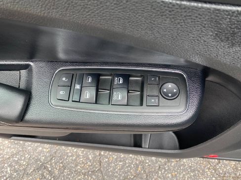 Used 2014 Chrysler 300 S AWD/4WD image 15