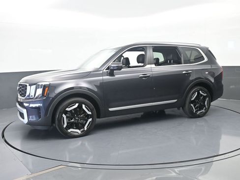 Used 2025 Kia Telluride S FWD image 2