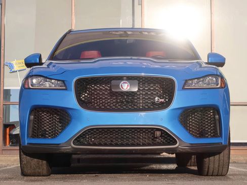 Used 2019 Jaguar F-PACE SVR image 3