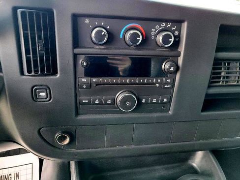 Used 2014 Chevrolet Express 4500 Extended image 32