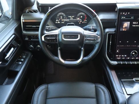 Used 2025 GMC Yukon Denali w/ Denali Reserve Package image 23