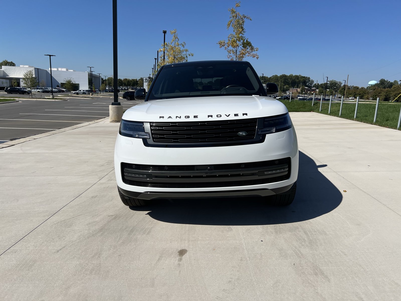Used 2025 Land Rover Range Rover SE AWD/4WD image 3