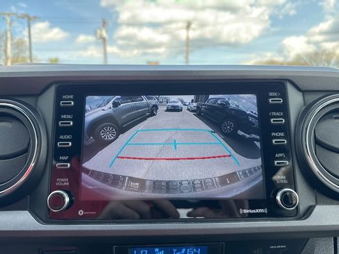 Used 2021 Toyota Tacoma TRD Off-Road w/ Technology Package AWD/4WD image 23