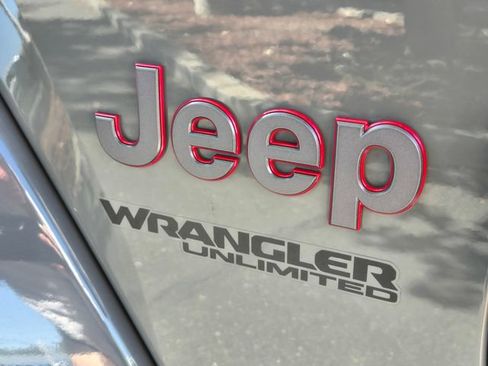 Used 2021 Jeep Wrangler Unlimited Rubicon AWD/4WD image 10