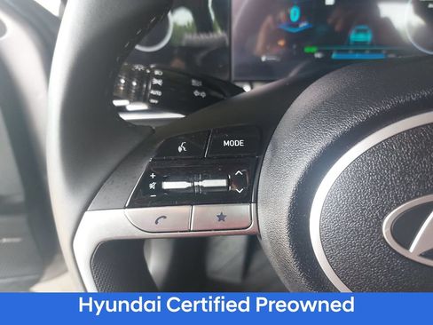 Certified 2025 Hyundai Elantra Limited FWD image 16